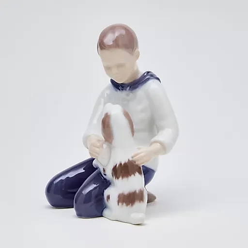 Фигурка "Мальчик моет собаку" - View 12