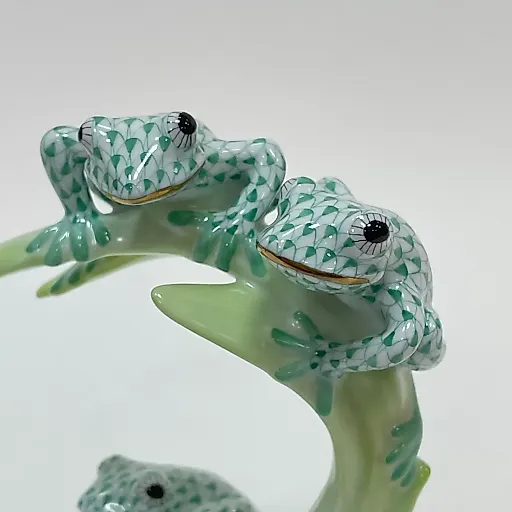Фигурка Три лягушки на ветке Herend - View 5