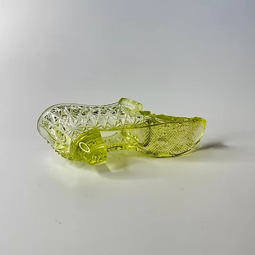 Старинная туфелька из уранового стекла - View 4