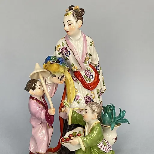 Фигурка Японка с детьми и попугаем 1970 г Германия - View 3
