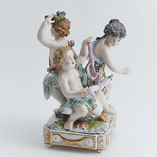 Старинная скульптурная группа "Дети с лебедем" - View 3