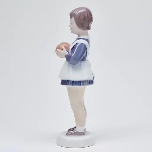 Фигурка "Девочка с мячом" - View 5