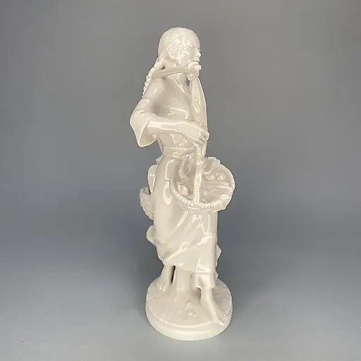 Фигурка "Кореянка" белый фарфор 1985 г Германия - View 3