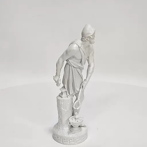 Белая статуэтка "Кузнец" КРМ 1800-10е гг. - View 3