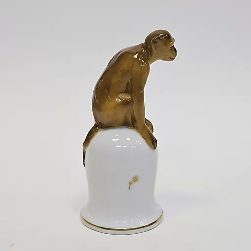 Фигурка Обезьяна шимпанзе на пьедестале в форме колокола - View 3