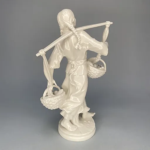 Фигурка "Кореянка" белый фарфор 1985 г Германия - View 4