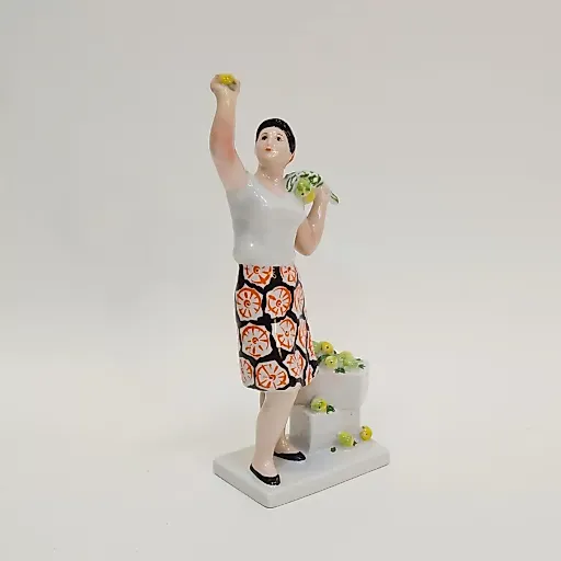 Статуэтка сборщица яблок - View 3