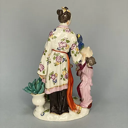 Фигурка Японка с детьми и попугаем 1970 г Германия - View 6