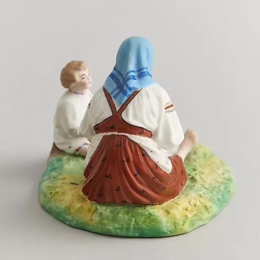 Коллекционная редкая скульптура «Крестьянка, отбеливающая холст» Лот музейного уровня! - View 6