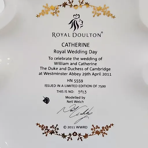 Пара фигурок ROYAL DOULTON День королевской свадьбы Принца Уильяма и Кейт Мидлтон - View 10