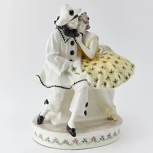 Старинная скульптурная композиция "Пьеро и Коломбина" - View 4