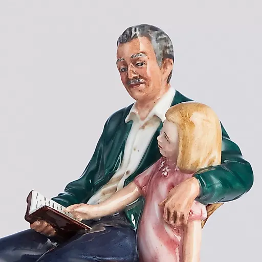 Статуэтка Дедушка читает - View 4