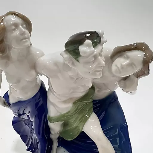 Фарфоровая статуэтка "Штурм вакханок" - View 2