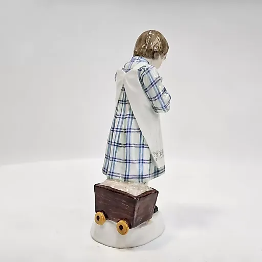 Фигурка Девочка с кульком из серии Счастливое детство 1905-07 гг - View 3