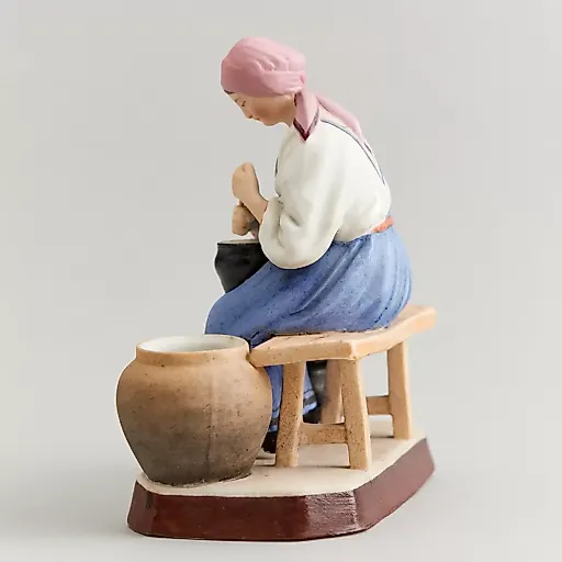 Коллекционная редкая скульптура «Крестьянка, сбивающая масло» - View 4