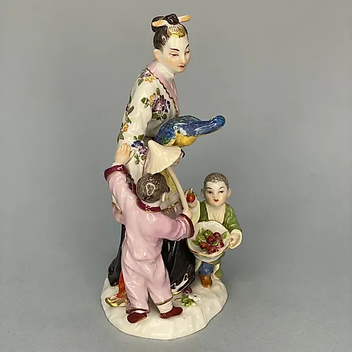 Фигурка Японка с детьми и попугаем 1970 г Германия - View 4
