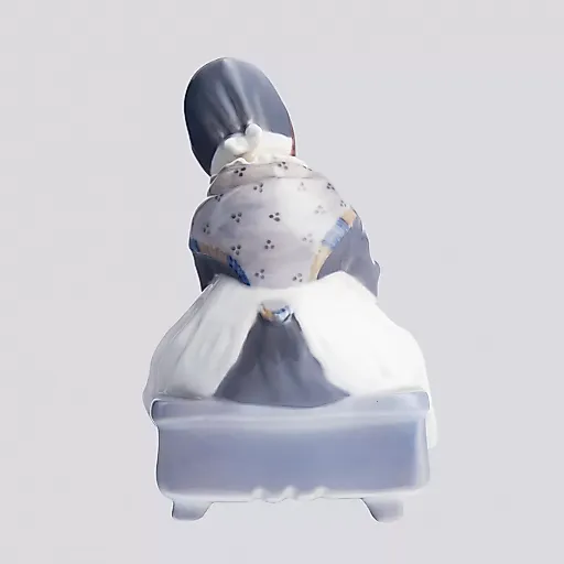 Фигурка Бабушка сидит с вязанием - View 5