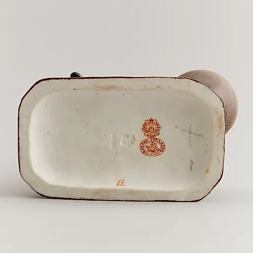 Коллекционная редкая скульптура «Крестьянка, сбивающая масло» - View 10