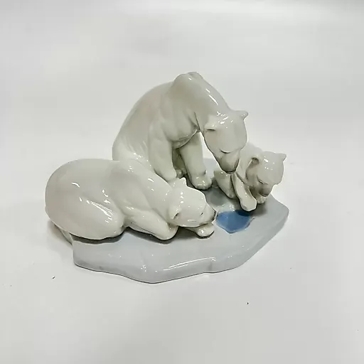 Скульптура редкая Семья белых медведей с медвежонком на льдине - View 5