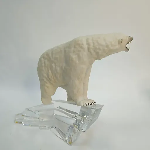 Фигурка белого полярного медведя “Lord of ice” - Повелитель льда на хрустальной подставке - View 3