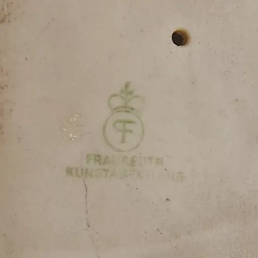 Редкая фарфоровая статуэтка Дама с попугаем . - View 7