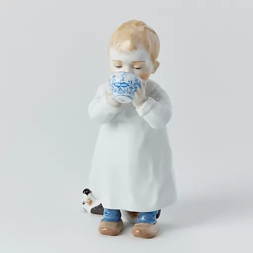 Миниатюра Hentschel Child «Ребенок с чашкой» - View 2