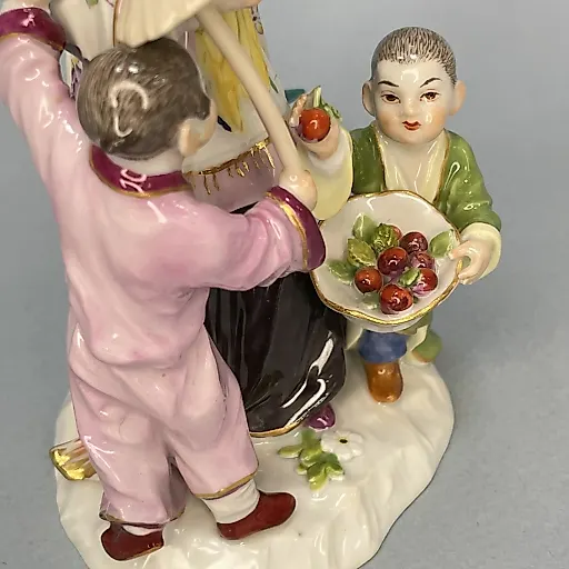 Фигурка Японка с детьми и попугаем 1970 г Германия - View 5