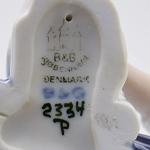 Фигурка "Мальчик моет собаку" - View 19