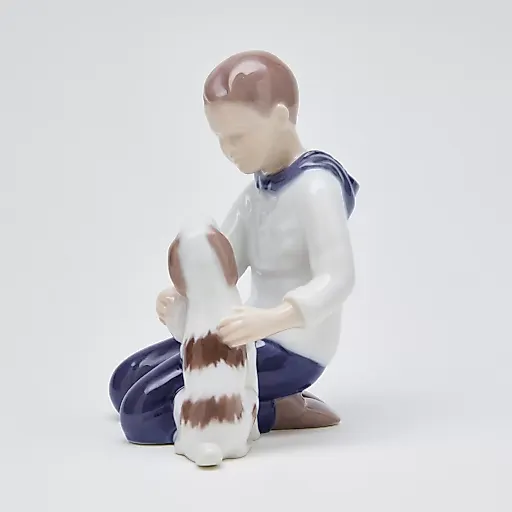 Фигурка "Мальчик моет собаку" - View 13