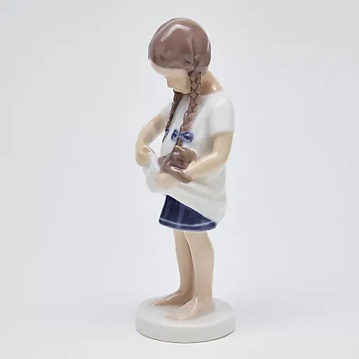 Фигурка "Девочка с котенком" - View 14