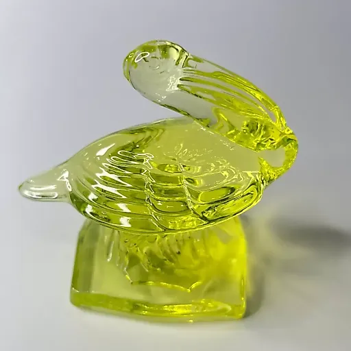 Старинная фигурка "Пеликан" из уранового стекла - View 3