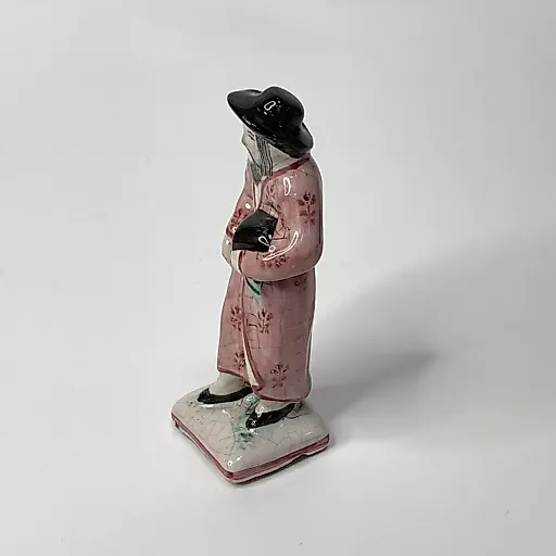 Старинная статуэтка "Мужчина в кафтане с сундуком" - View 2