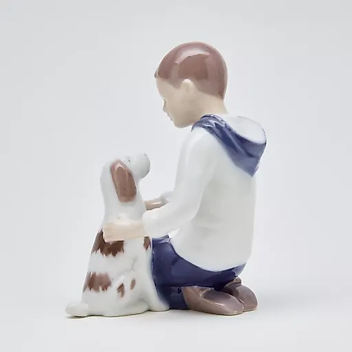 Фигурка "Мальчик моет собаку" - View 14