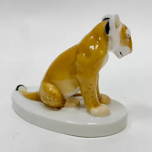 Статуэтка Молодая львица - View 3