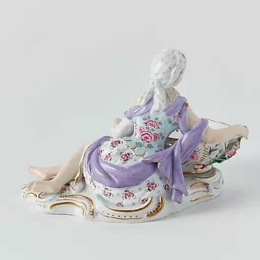 Старинная ваза с лепным декором и женской скульптурой - View 4