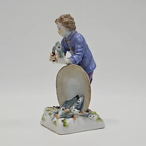 Фигурка "Юноша чистящий рыбу" 1924-34г - View 3