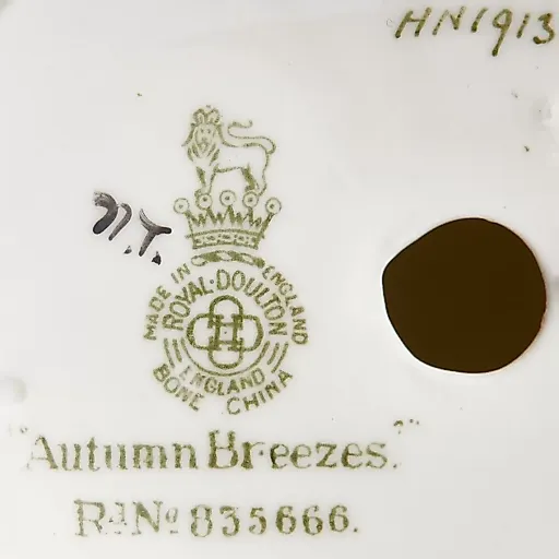 Фарфоровая статуэтка «Autumn breezes» - View 4