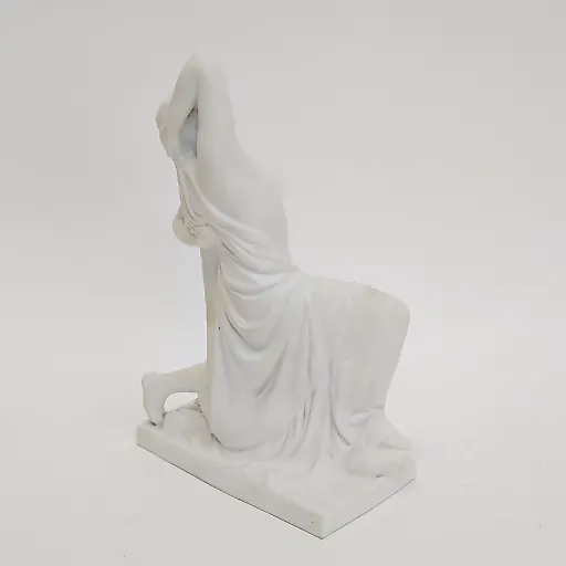 Фигурка бисквит изображающая Раненную Ниобиду - View 3