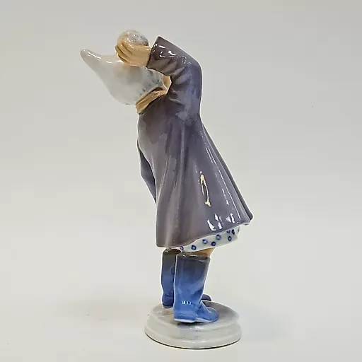 Фигурка девочка со снежком Даль Йенсен - View 3