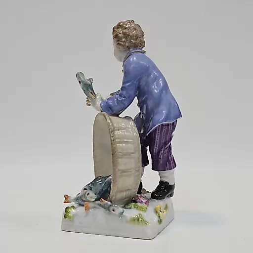Фигурка "Юноша чистящий рыбу" 1924-34г - View 6