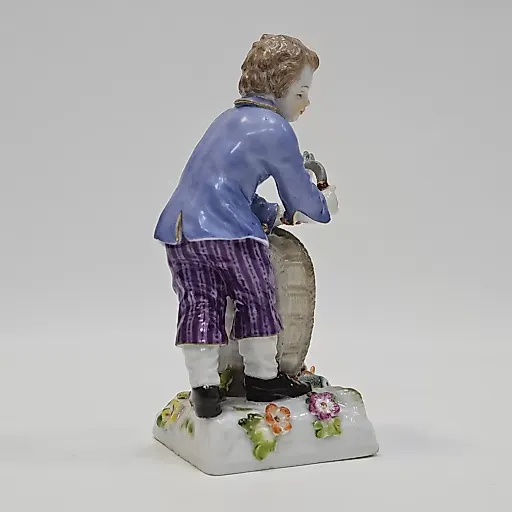 Фигурка "Юноша чистящий рыбу" 1924-34г - View 4