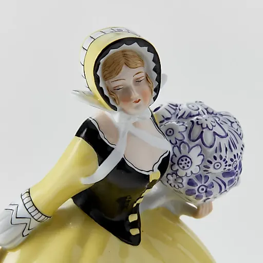 Старинная скульптура "Дама в желтом" - View 4