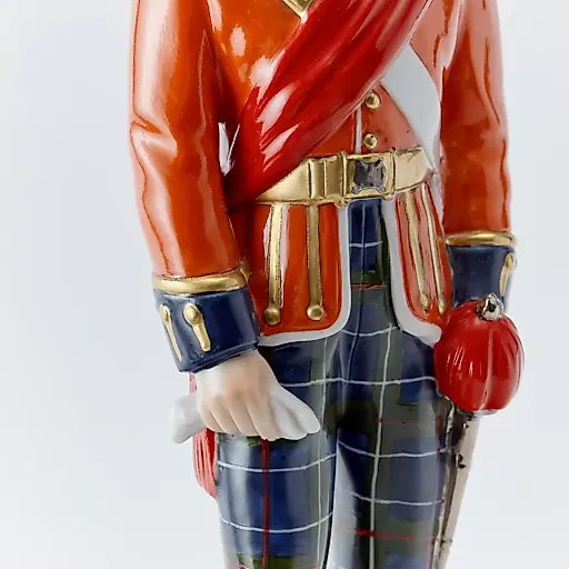 Статуэтка солдата в красно-синей форме - View 8