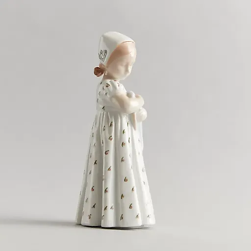 Статуэтка "Мари. Девочка с куклой" - View 8