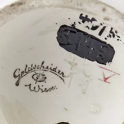 Фарфоровая статуэтка "Леди с шалью" - View 6