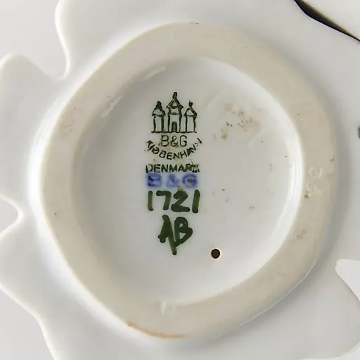 Статуэтка "Мари. Девочка с куклой" - View 11