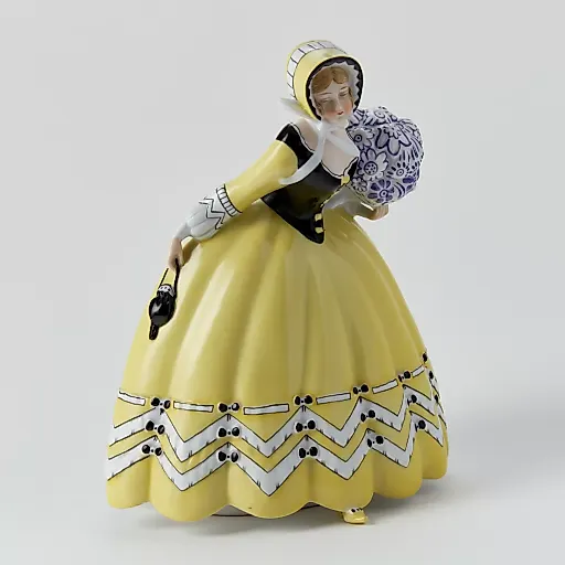 Старинная скульптура "Дама в желтом" - View 2