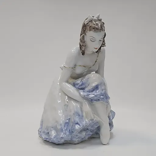 Элегантная фигурка "Балерина, надевающая пуанты", скульптор Фридрих Гронау - View 6