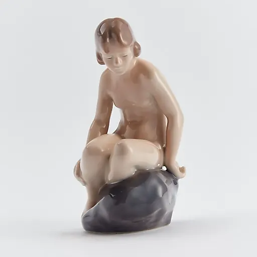 "Девочка на камне" - View 2