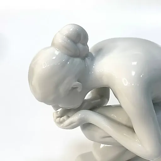 Девушка пьющая воду - View 4